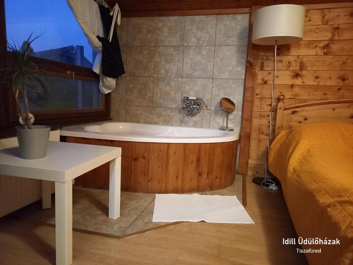 Idill Ueduelohaz Villa Tiszafüred Exteriör bild