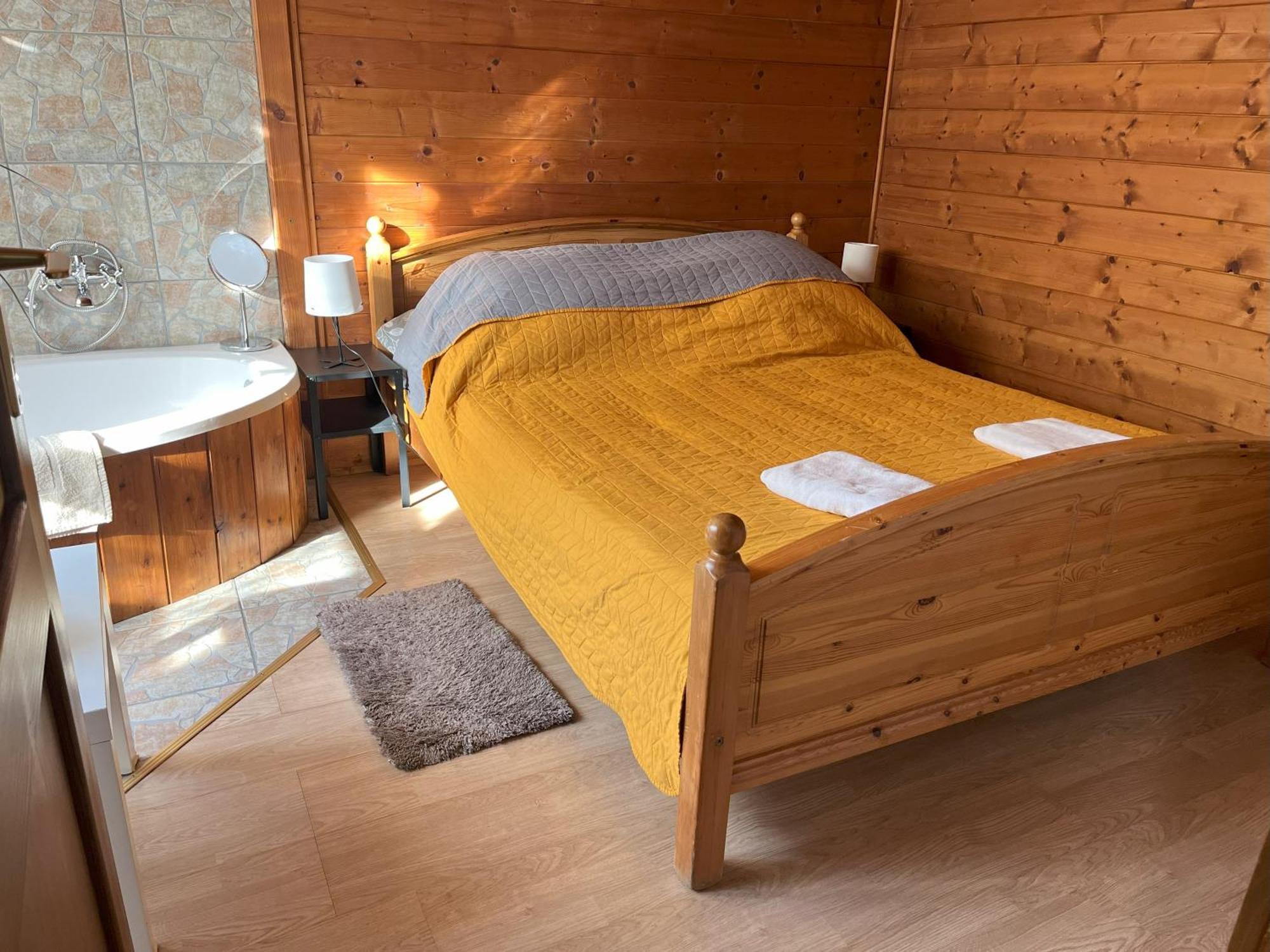 Idill Ueduelohaz Villa Tiszafüred Exteriör bild