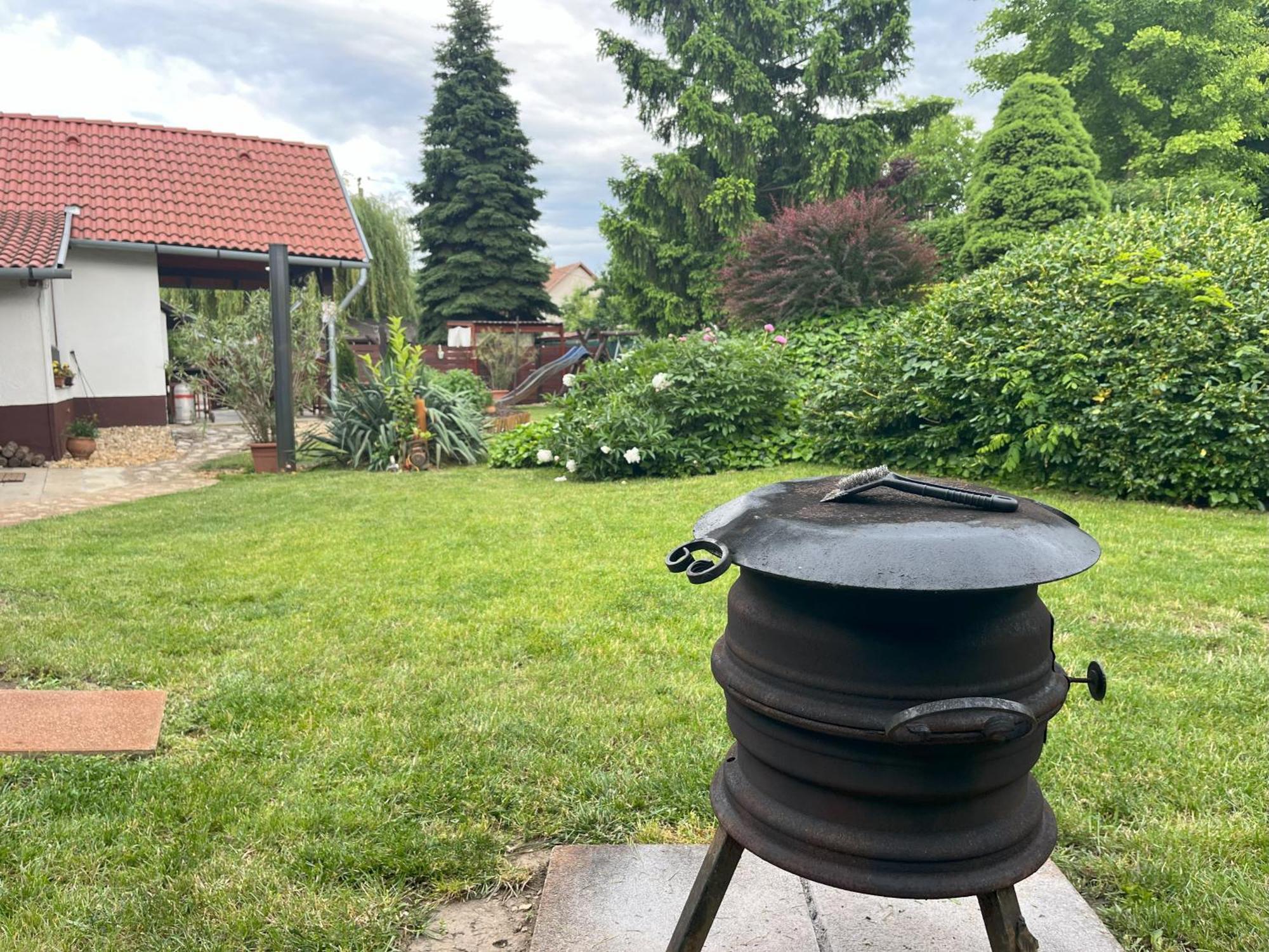 Idill Ueduelohaz Villa Tiszafüred Exteriör bild